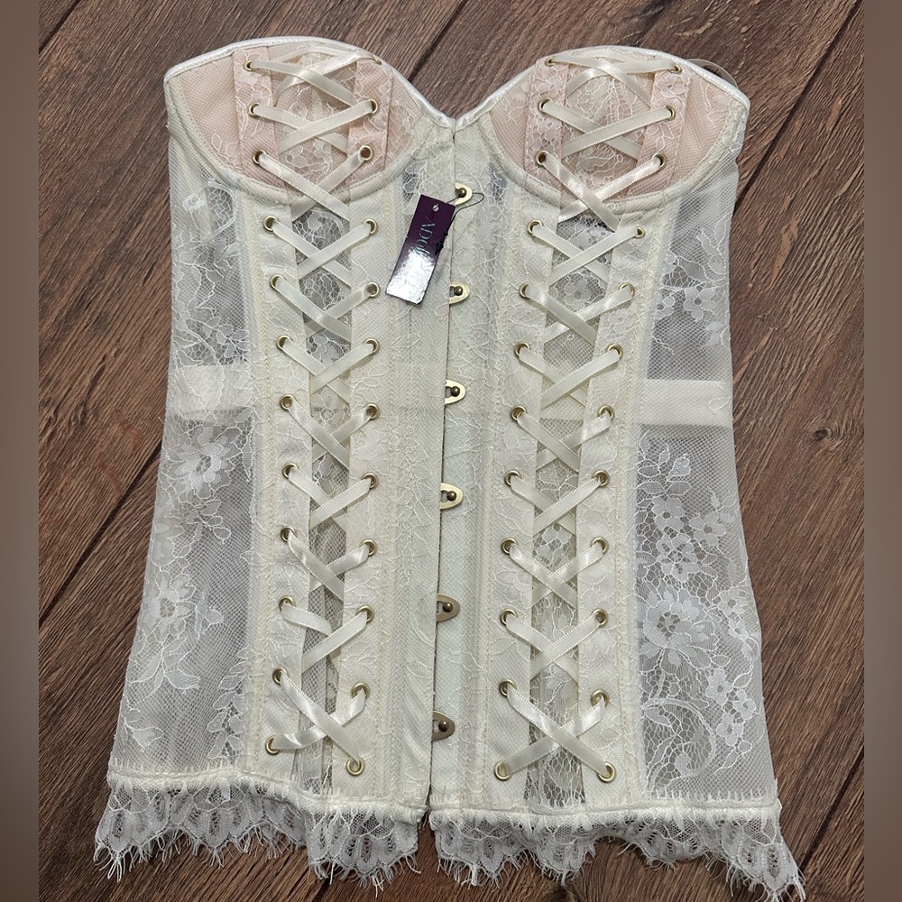 Adore Me Cream Boned Corset Size Small with Tags on